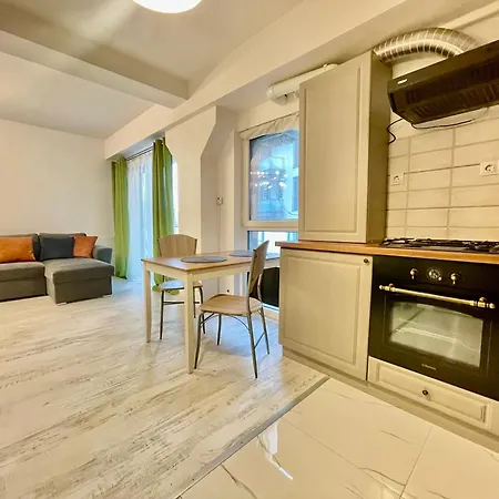 In - Yamaluxe Apartament