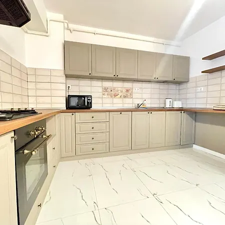 Apartment In - Yamaluxe